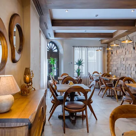 Arctic Boutique Hotel Korce