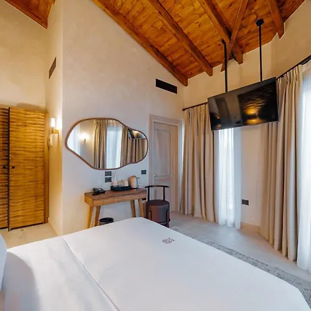 Arctic Boutique Hotel Korce